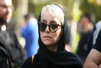 عکس| استایل متفاوت نازنین بیاتی در مراسم تشییع اکبر عبدی