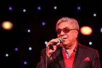 عکس| سفر زمان؛ «همایون و گلپا» در نمایی از فیلم مرد حنجره طلایی؛ سال 47