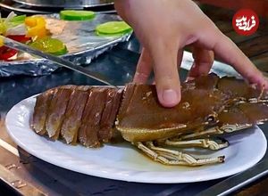 ببینید؛ غذای خیابانی در ویتنام؛ پخت غذا و ساشیمی با خرچنگ بالمین در هانوی