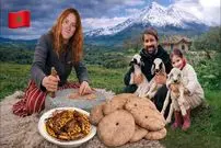 ببینید| غذای روستایی در مراکش؛ پخت نان سنتی و کله پاچه در طبیعت روستا