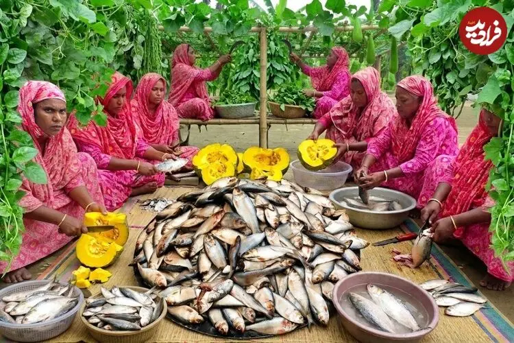 ببینید| غذای روستایی در بنگلادش؛ پخت یک غذای سنتی با ماهی ساردین، اسفناج و کدو حلوایی