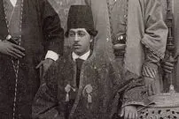عکس| سفر زمان؛ شازدۀ قاجاری در کنار محافظان قداره‌بند و سایر نوچه‌هایش
