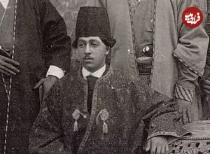 عکس| سفر زمان؛ شازدۀ قاجاری در کنار محافظان قداره‌بند و سایر نوچه‌هایش