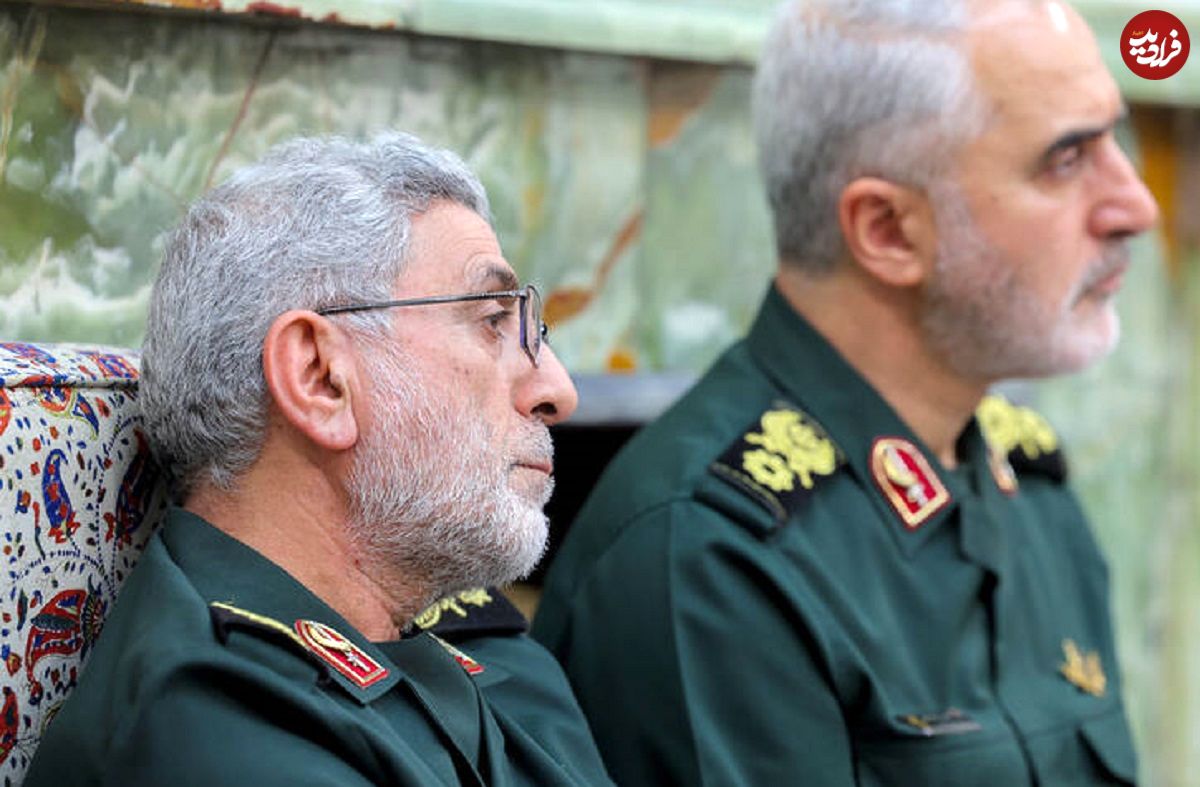 عکس؛ سفر در زمان؛ «سردار قاآنی با لباس شخصی در حاشیه یک مراسم»؛ دهه 70