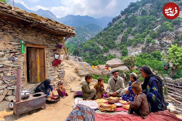 ببینید؛ غذای روستایی در افغانستان؛ پخت خوراک مرغ و نان تازه در کوهستان