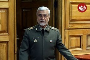 عکس؛ سفر به تاریخ؛ «امیر عطاءالله صالحی» در حال گفتگو با «سرلشکر موسوی» در یک مراسم؛ سال 97