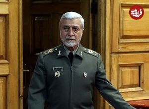 عکس؛ سفر به تاریخ؛ «امیر عطاءالله صالحی» در حال گفتگو با «سرلشکر موسوی» در یک مراسم؛ سال 97
