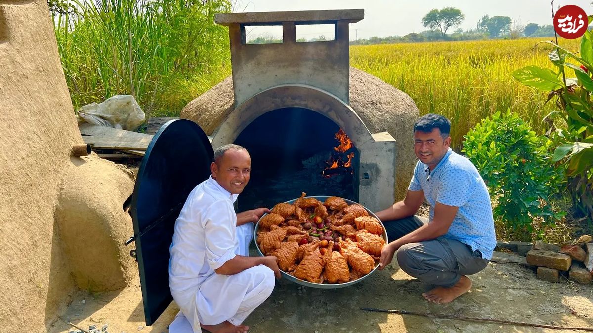 (ویدئو) ساخت تنور و کباب کردن 13 مرغ کامل در آن توسط یک آشپز روستایی پاکستانی