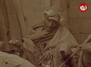 عکس| سفر زمان؛ تریاکی‌ها پای بساط تریاک و چای؛ 140 سال قبل