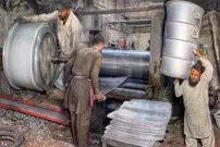 ببینید| فرآیند بازیافت ضایعات آلومینیومی و ساخت دیگ های بزرگ با آن ها در پاکستان