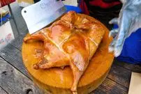 ببینید| غذای خیابانی در تایلند؛ تهیه محبوب ترین اردک کبابی در بانکوک