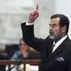 عکس| سفر زمان؛ «صدام حسین» در 60 سالگی و در حال نماز خواندن در سامرا؛ سال 1376