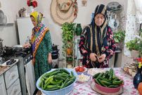 ببییند| غذای روستایی در ایران؛ پخت میرزا قاسمی به روش سنتی