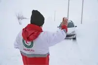 چهره یخ‌زده امدادگران هلال‌احمر در برف و کولاک 