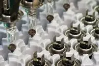 (ویدئو) لامپ چراغ جلوی خودرو چگونه در کارخانه تولید می شود؟