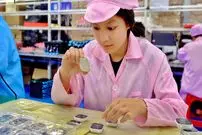 ببینید| چگونه ساعت های هوشمند در چین ساخته می شوند؟