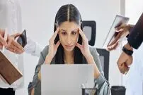 اگر می خواهید در محل کارتان محبوب شوید این رفتارها را کنار بگذارید