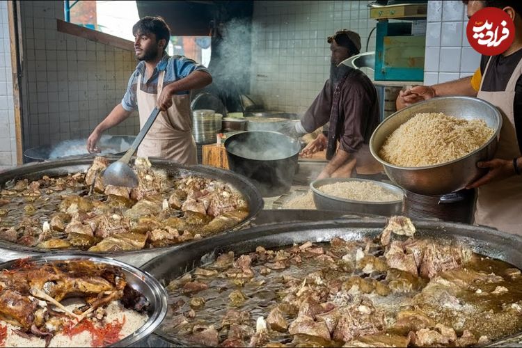 ببینید؛ غذای خیابانی در پاکستان؛ پخت کابلی پلوی محبوب و سنتی در پیشاور 