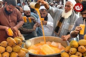ببینید؛ غذای خیابانی در پاکستان؛ تهیه آب انبه و میلک شیک انبه در کراچی