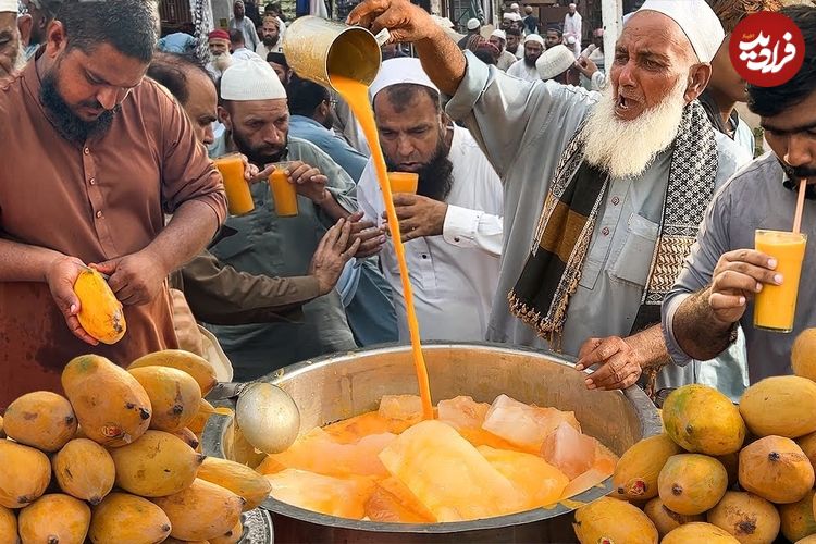 ببینید؛ غذای خیابانی در پاکستان؛ تهیه آب انبه و میلک شیک انبه در کراچی