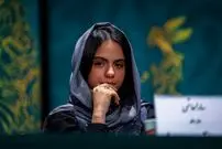 (عکس) ژست جالب و تیپ هنری بازیگر زن سریال زخم‌کاری