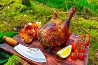 ببینید| غذای روستایی در انگلیس؛ پخت مرغ کامل با سیب زمینی روی آتش و در جنگل