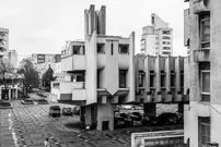 عکس؛ ساختمان اداری ستو ماره؛ بروتالیسم قدرتمند در معماری سوسیالیستی 