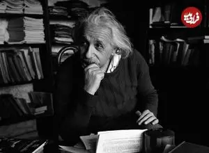 عکس| سفر در زمان؛ «انیشتین» در کنار همسر و دخترش در خانه شان در برلین؛ سال 1306