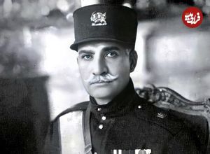 عکس؛ سفر در زمان؛ «رضاخان» در حال بررسی یک جمجمه؛ سال 1313