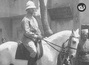 عکس| سفر زمان؛ «افسر سوئدی با اسب در یکی از خیابان‌های تهران» در دوران احمدشاه