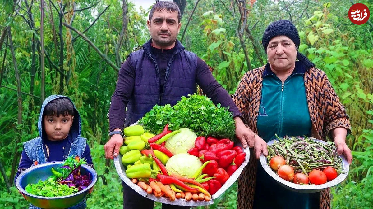 (ویدئو) غذای روستایی در آذربایجان؛ تهیه ترشی کلم و سالاد لوبیا