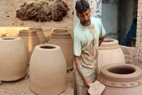 ببینید؛ مراحل تماشایی ساخت یک تنور گِلی توسط استاد ماهر پاکستانی 