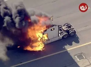 ببینید؛ آتش گرفتن یک کامیون در جاده