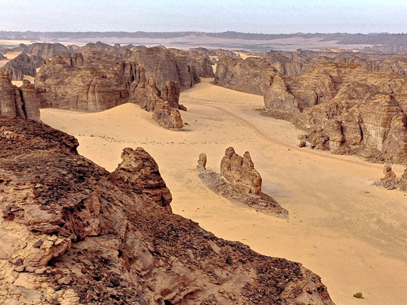 بزرگ‌ترین «تبر عصرحجری» جهان در العلای عربستان کشف شد (تصاویر)