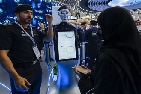 ربات جدید فرودگاه ابوظبی می‌تواند زبان بدن را بخواند