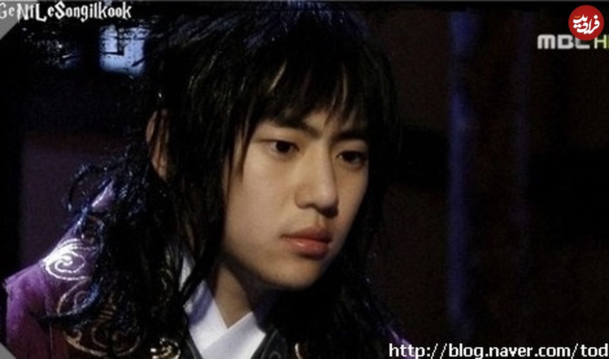 عکس| سفر زمان؛ عکس یادگاری «یوری، پسر جومونگ» و همسرش در تالار عروسی