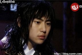 عکس| سفر زمان؛ عکس یادگاری «یوری، پسر جومونگ» و همسرش در تالار عروسی