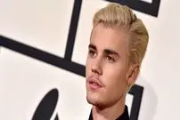 عکس| سفر در زمان؛ «جاستین بیبر» در حال اجرا در تور جوایز mtvU؛ سال 1388