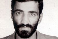 عکس؛ سفر در زمان؛ «احمد متوسلیان» با همرزمان اش در مقابل مسجد خرمشهر؛ سال 61