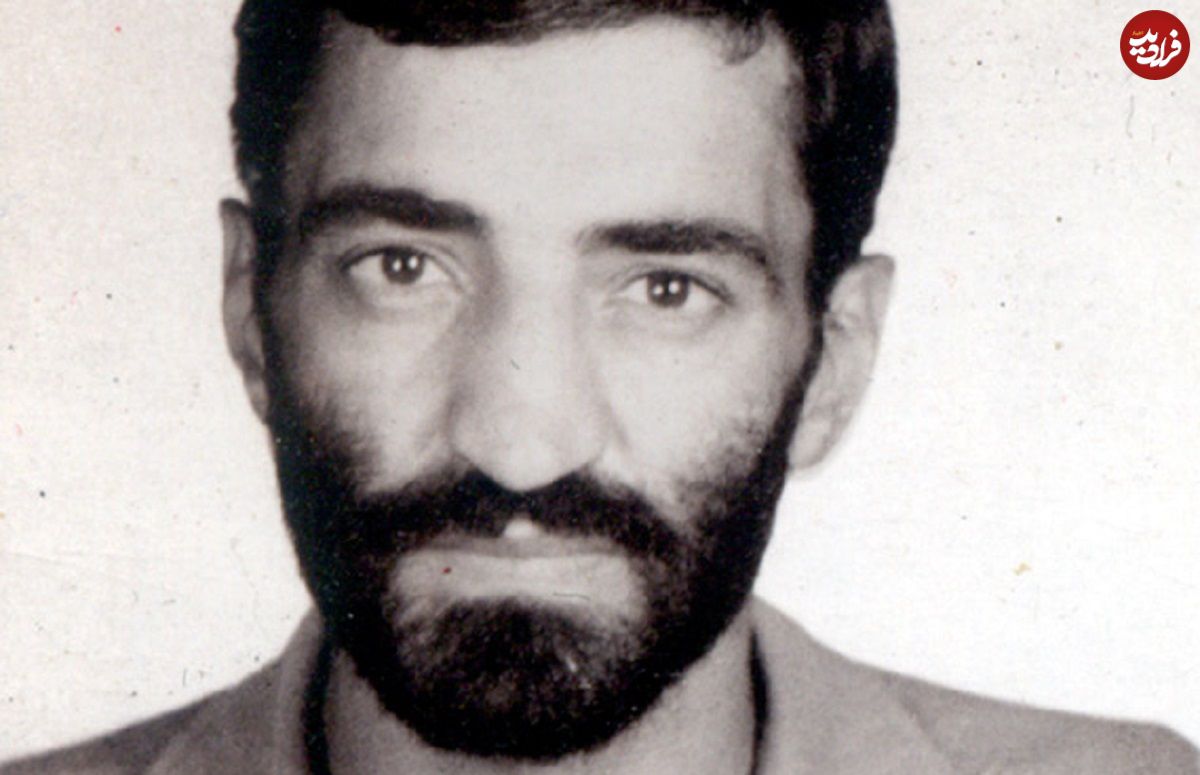 عکس؛ سفر در زمان؛ «احمد متوسلیان» با همرزمان اش در مقابل مسجد خرمشهر؛ سال 61