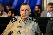عکس؛ سفر به تاریخ؛ «سرلشکر سلیمی» (فرمانده سابق ارتش) در کنار رهبر انقلاب در دانشگاه ستاری