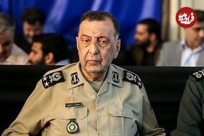 عکس؛ سفر به تاریخ؛ «سرلشکر سلیمی» (فرمانده سابق ارتش) در کنار رهبر انقلاب در دانشگاه ستاری