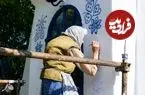 تصاویر| پیرزن ۹۰ ساله، روستایش را به گالری هنری تبدیل کرد