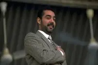 عکس| سفر در زمان؛ «عدی، پسر بی رحم صدام» در حال کشیدن قلیان در دفترش