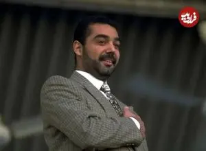 عکس| سفر در زمان؛ «عدی، پسر بی رحم صدام» در حال کشیدن قلیان در دفترش