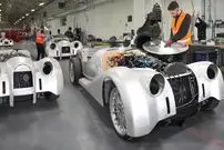 ببینید| مراحل تولید خودروهای رودستر مورگان و استون مارتین دی‌بی۵ گلدفینگر در انگلیس