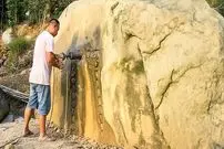 ببینید| فرآیند دیدنی ساخت یک پناهگاه در دل یک تخته سنگ بزرگ در چین