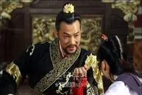 عکس| سفر زمان؛ تیپ و چهرۀ «امپراتور یوری» در مراسم معرفی سریال «امپراتور بادها»