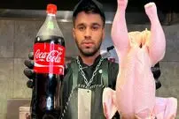 ببینید| غذای خیابانی در ایران؛ پخت مرغ شکم پر به روش متفاوت یک آشپزی مشهور