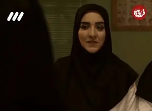 عکس| سفر در زمان؛ «دکتر آرزو عیوضی» سریال کلینیک رویا روی صحنه یک تئاتر؛ سال 1404 